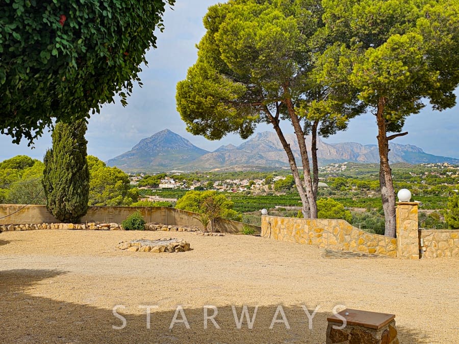 7 bedroom Villa for sale in Altea with pool garage - € 1,590,000 (Ref: 10135613)