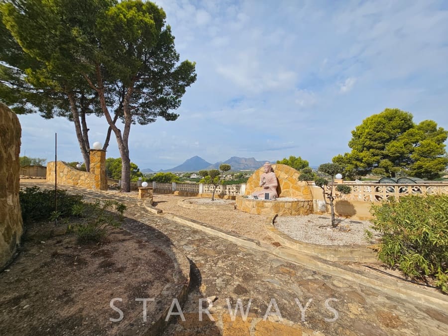 7 bedroom Villa for sale in Altea with pool garage - € 1,590,000 (Ref: 10135613)