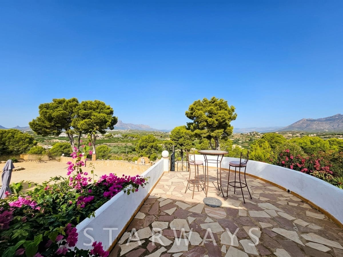 7 bedroom Villa for sale in Altea with pool garage - € 1,590,000 (Ref: 10135613)
