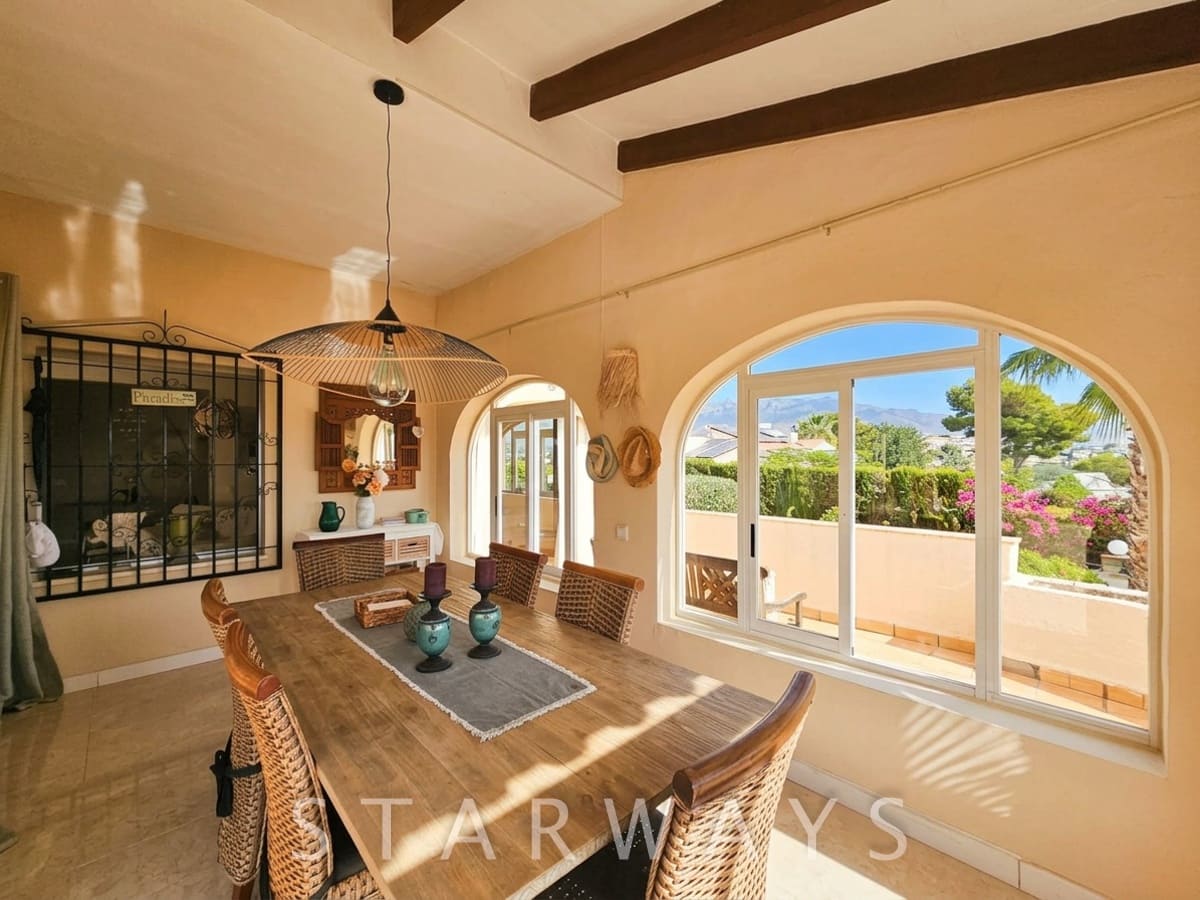7 bedroom Villa for sale in Altea with pool garage - € 1,590,000 (Ref: 10135613)