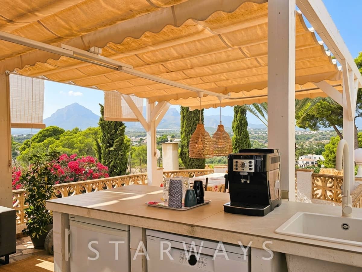 7 bedroom Villa for sale in Altea with pool garage - € 1,590,000 (Ref: 10135613)