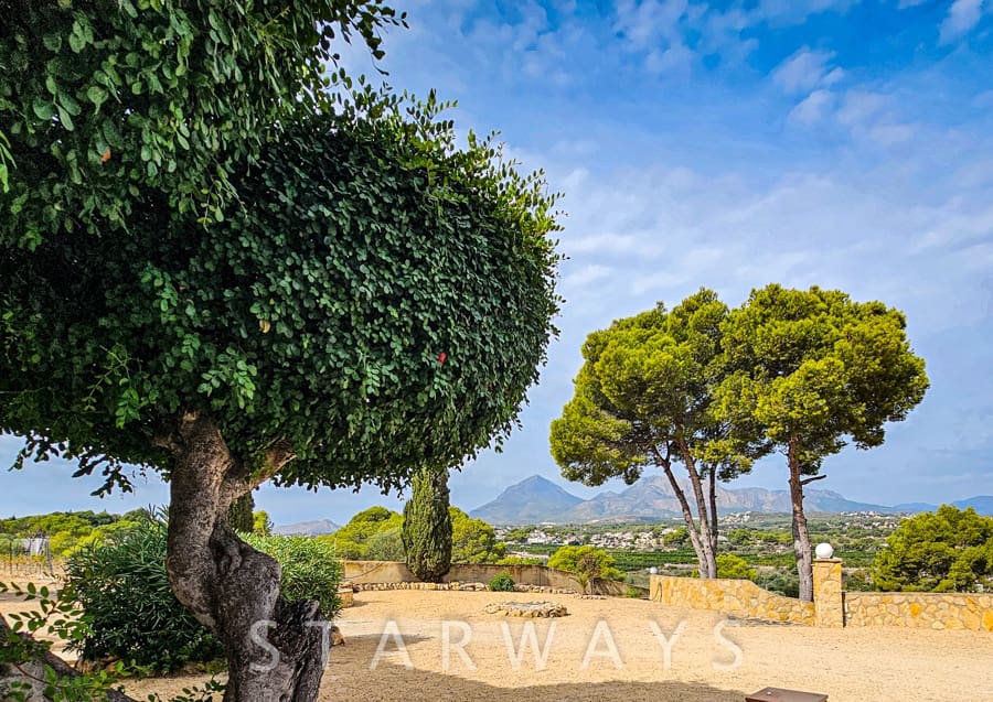 7 bedroom Villa for sale in Altea with pool garage - € 1,590,000 (Ref: 10135613)
