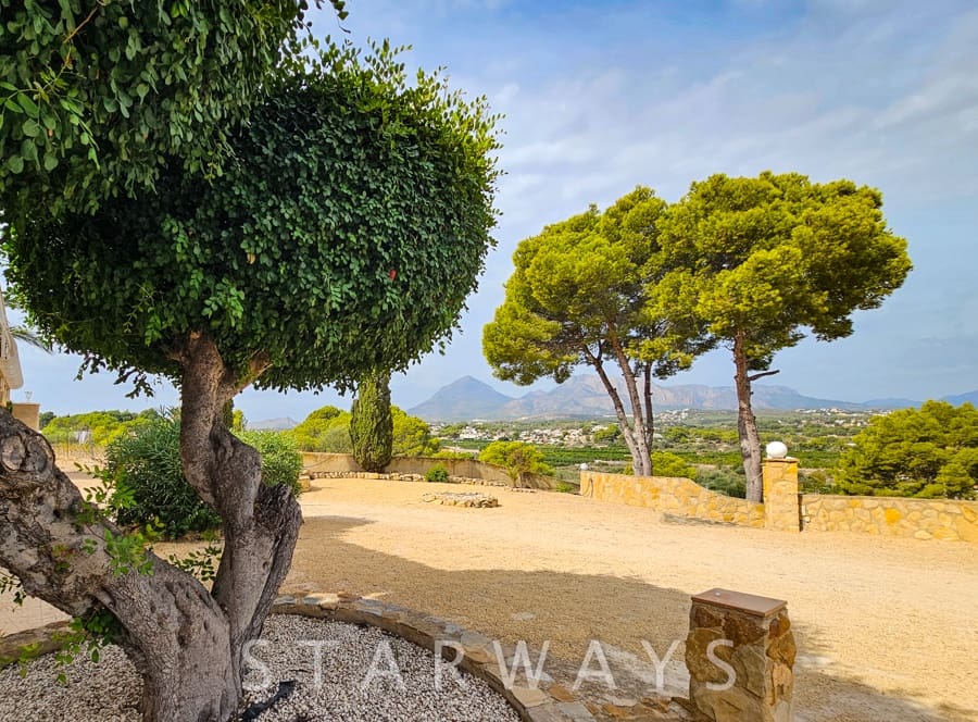 7 bedroom Villa for sale in Altea with pool garage - € 1,590,000 (Ref: 10135613)