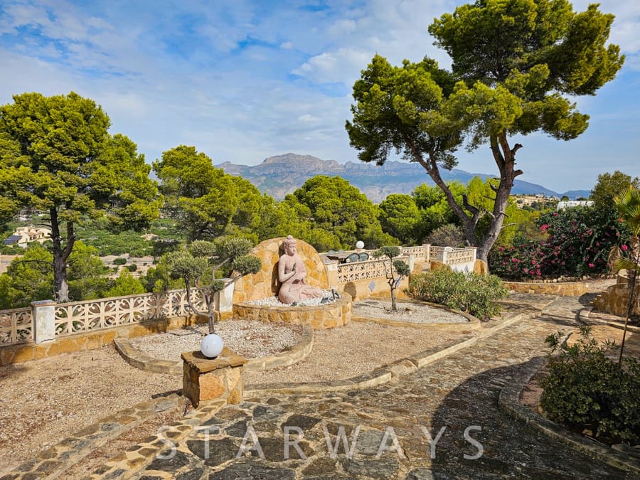 7 bedroom Villa for sale in Altea with pool garage - € 1,590,000 (Ref: 10135613)
