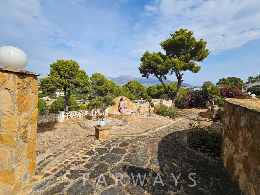 7 bedroom Villa for sale in Altea with pool garage - € 1,590,000 (Ref: 10135613)
