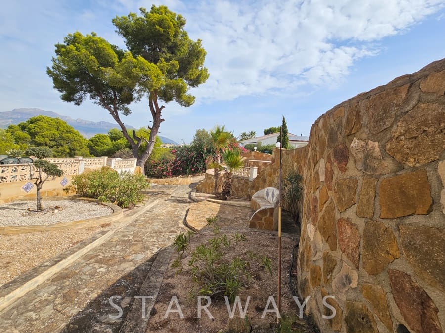 7 bedroom Villa for sale in Altea with pool garage - € 1,590,000 (Ref: 10135613)