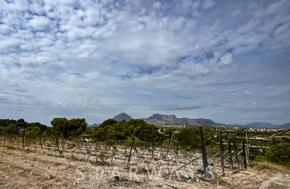 7 bedroom Villa for sale in Altea with pool garage - € 1,590,000 (Ref: 10135613)