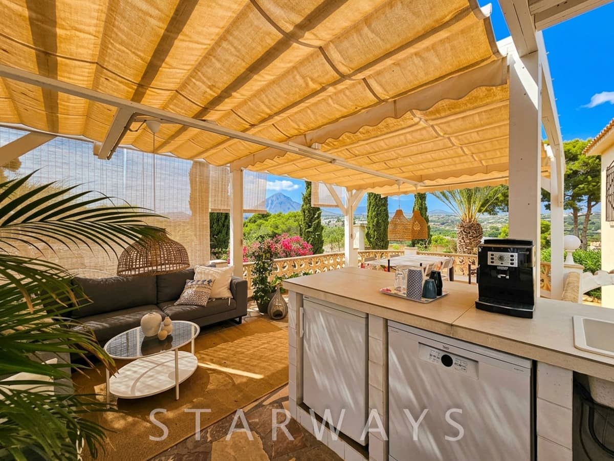 7 bedroom Villa for sale in Altea with pool garage - € 1,590,000 (Ref: 10135613)