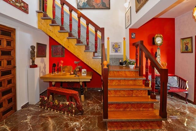 3 bedroom Villa for sale in Guadalest with garage - € 530,000 (Ref: 4380587)