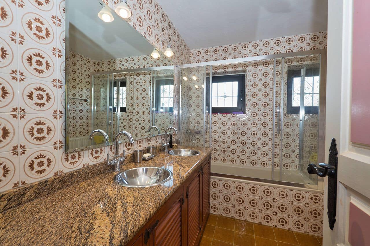 3 bedroom Villa for sale in Guadalest with garage - € 530,000 (Ref: 4380587)