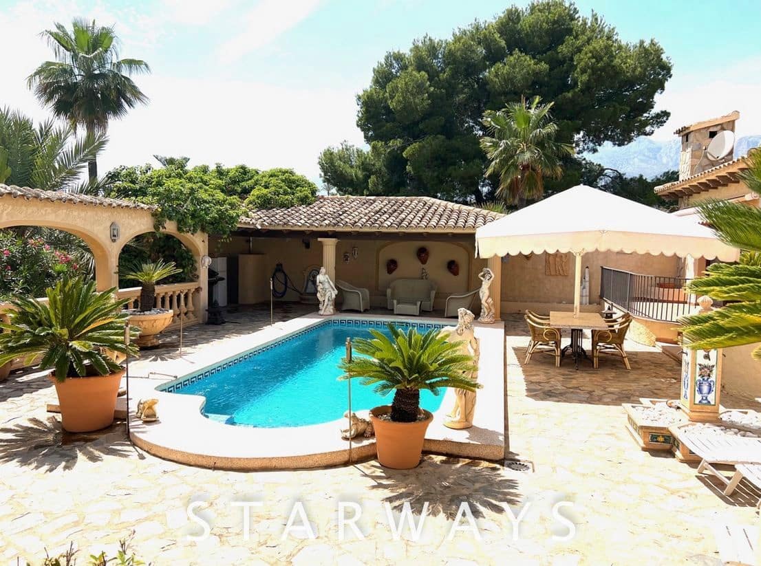 Chalet de 3 habitaciones en Alfaz del Pi / L'Alfàs del Pi en venta con piscina garaje - 795.000 € (Ref: 6931667)