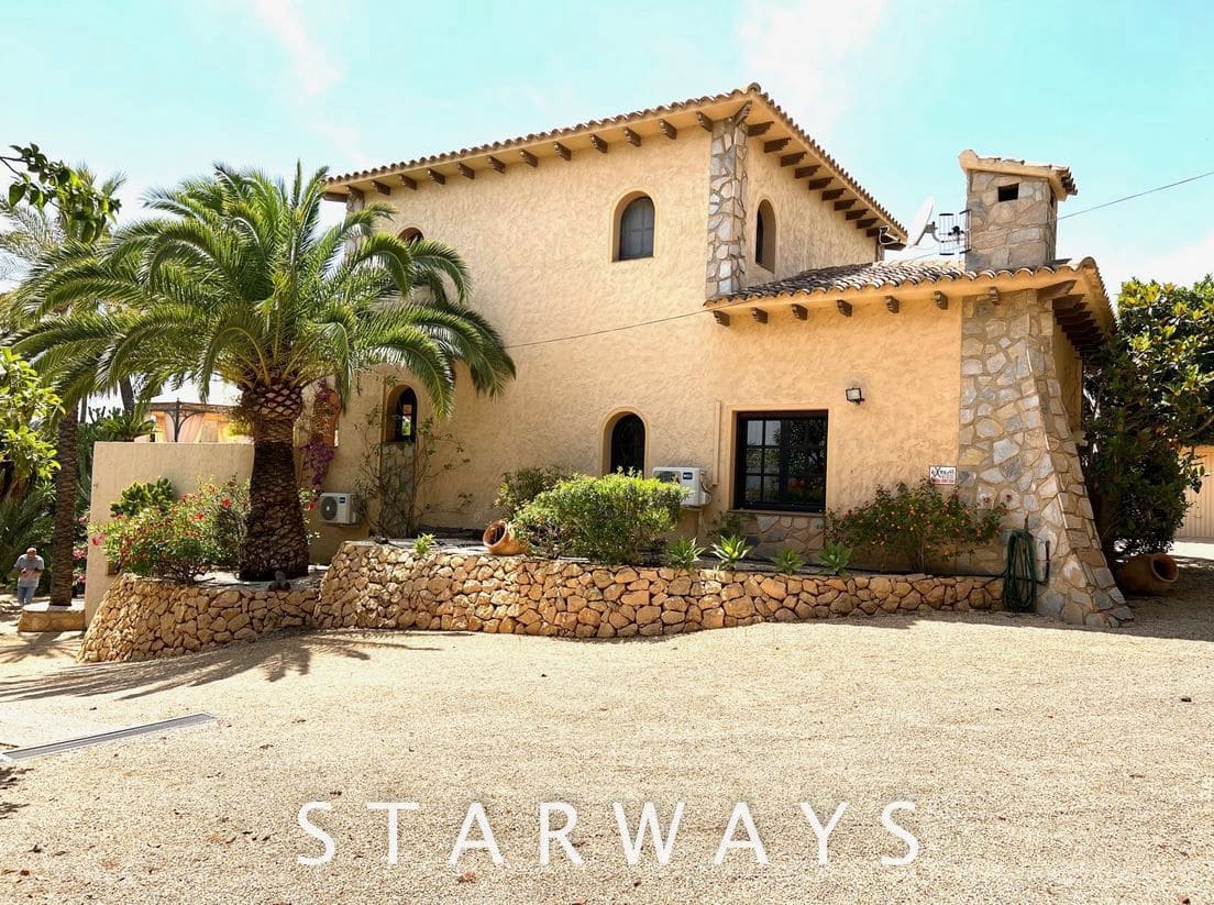 Chalet de 3 habitaciones en Alfaz del Pi / L'Alfàs del Pi en venta con piscina garaje - 795.000 € (Ref: 6931667)