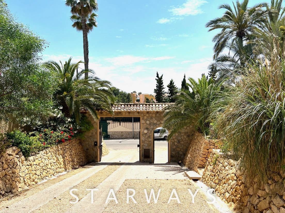 Chalet de 3 habitaciones en Alfaz del Pi / L'Alfàs del Pi en venta con piscina garaje - 795.000 € (Ref: 6931667)