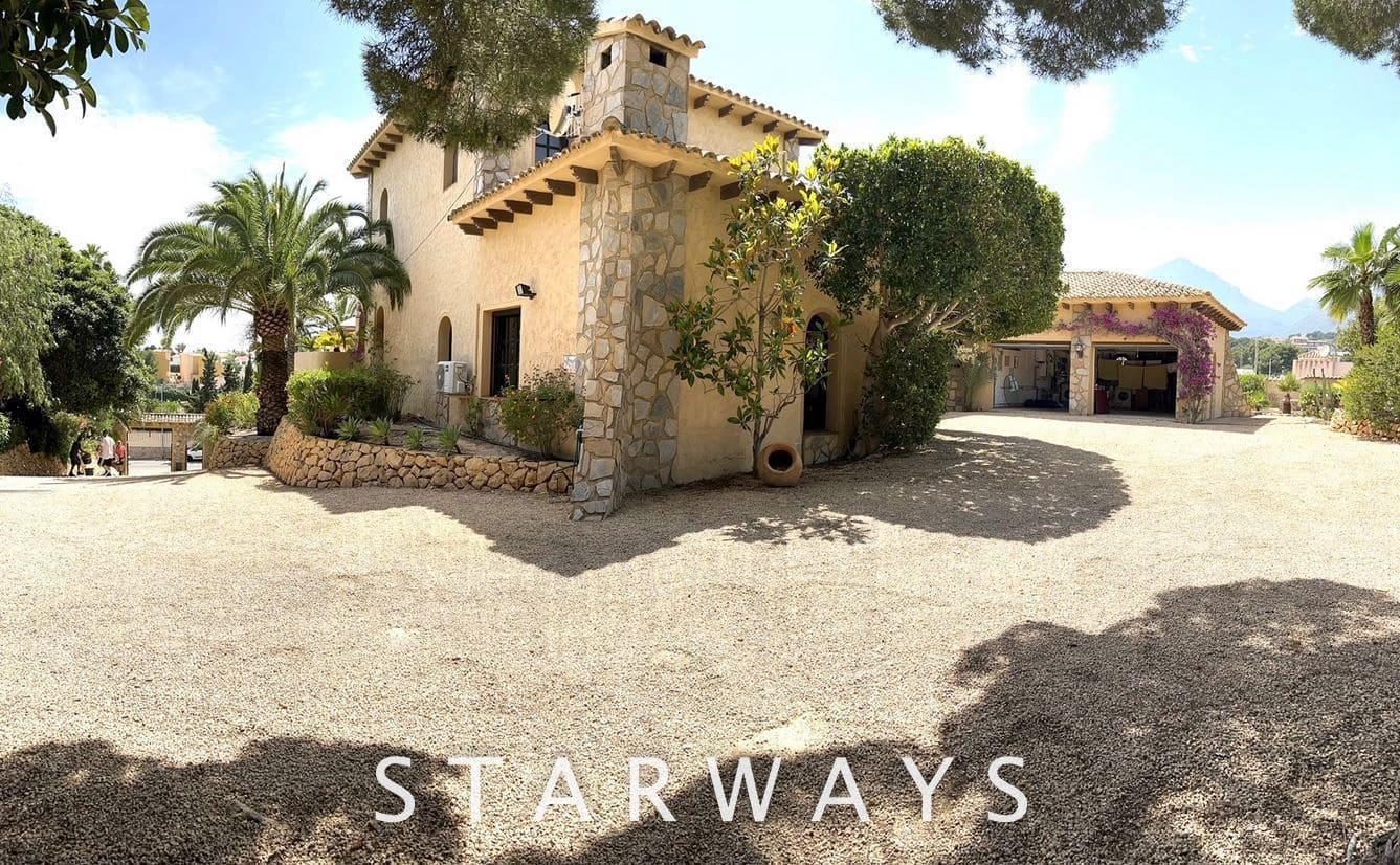 Chalet de 3 habitaciones en Alfaz del Pi / L'Alfàs del Pi en venta con piscina garaje - 795.000 € (Ref: 6931667)