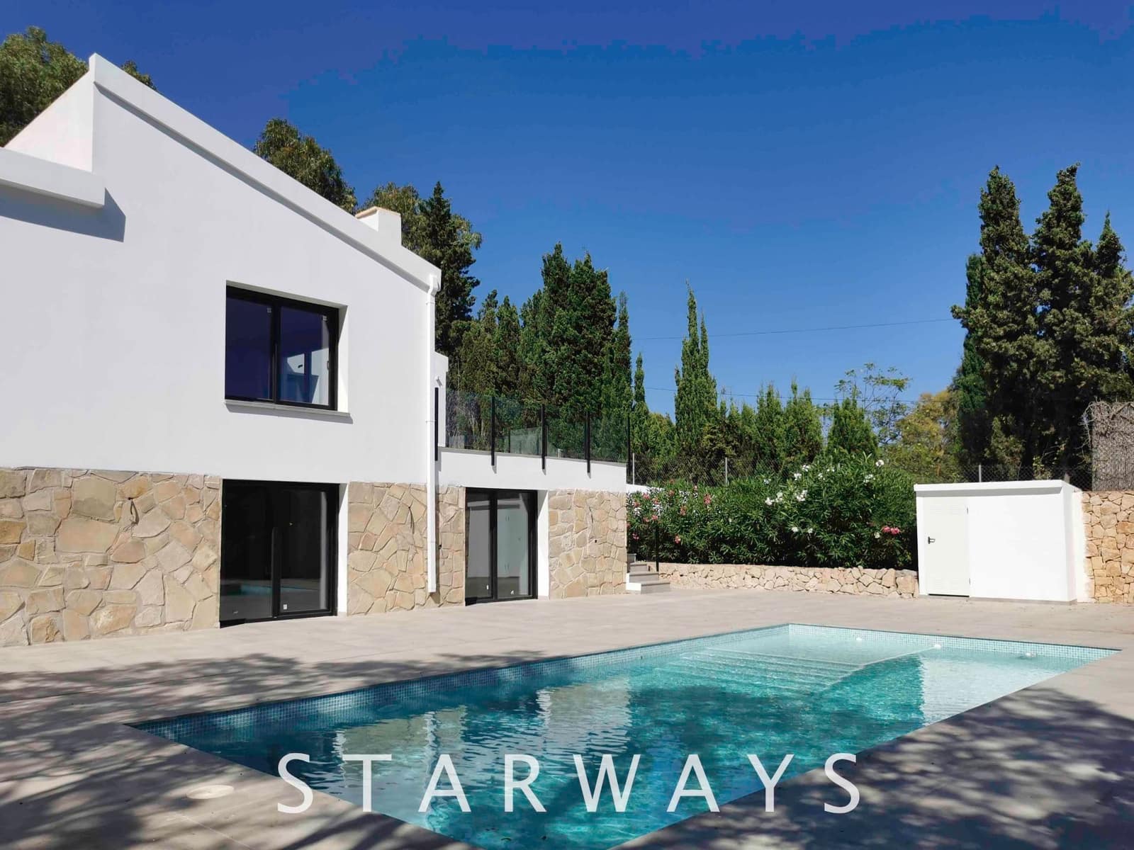 4 bedroom Villa for sale in Altea with pool garage - € 875,000 (Ref: 6983121)