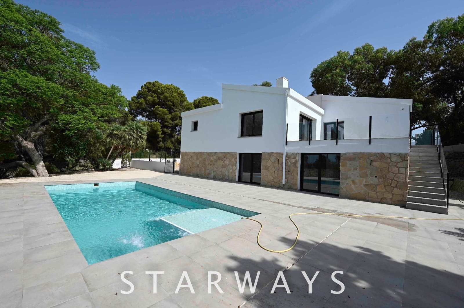 4 bedroom Villa for sale in Altea with pool garage - € 875,000 (Ref: 6983121)