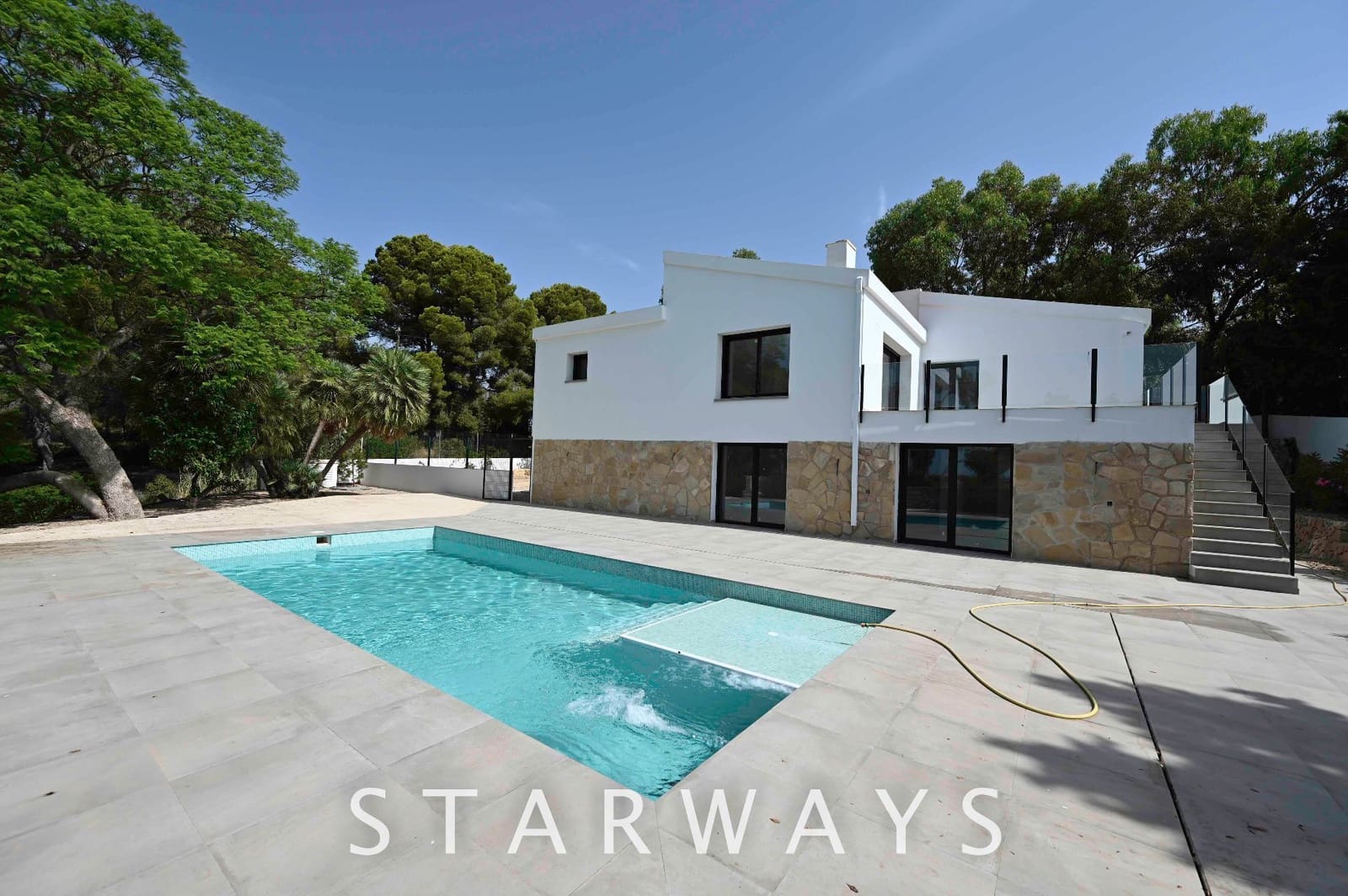 4 bedroom Villa for sale in Altea with pool garage - € 875,000 (Ref: 6983121)