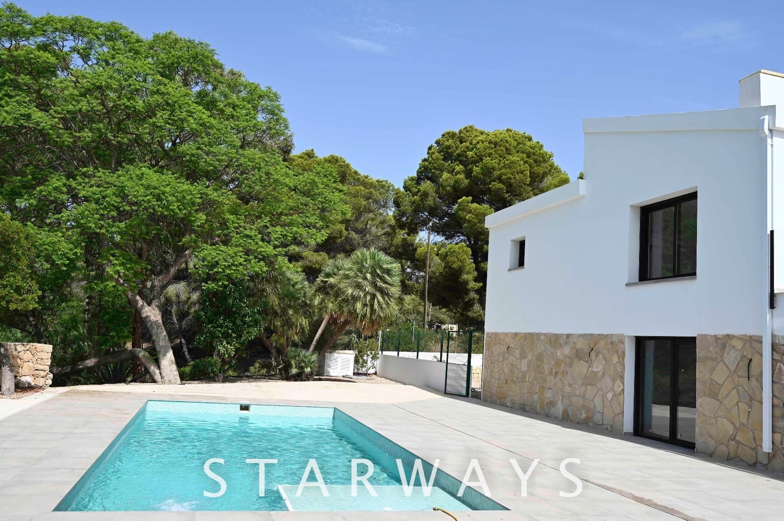 4 bedroom Villa for sale in Altea with pool garage - € 875,000 (Ref: 6983121)