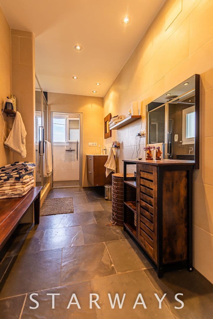 5 bedroom Villa for sale in Alfaz del Pi / L'Alfas del Pi with pool - € 745,000 (Ref: 7665377)