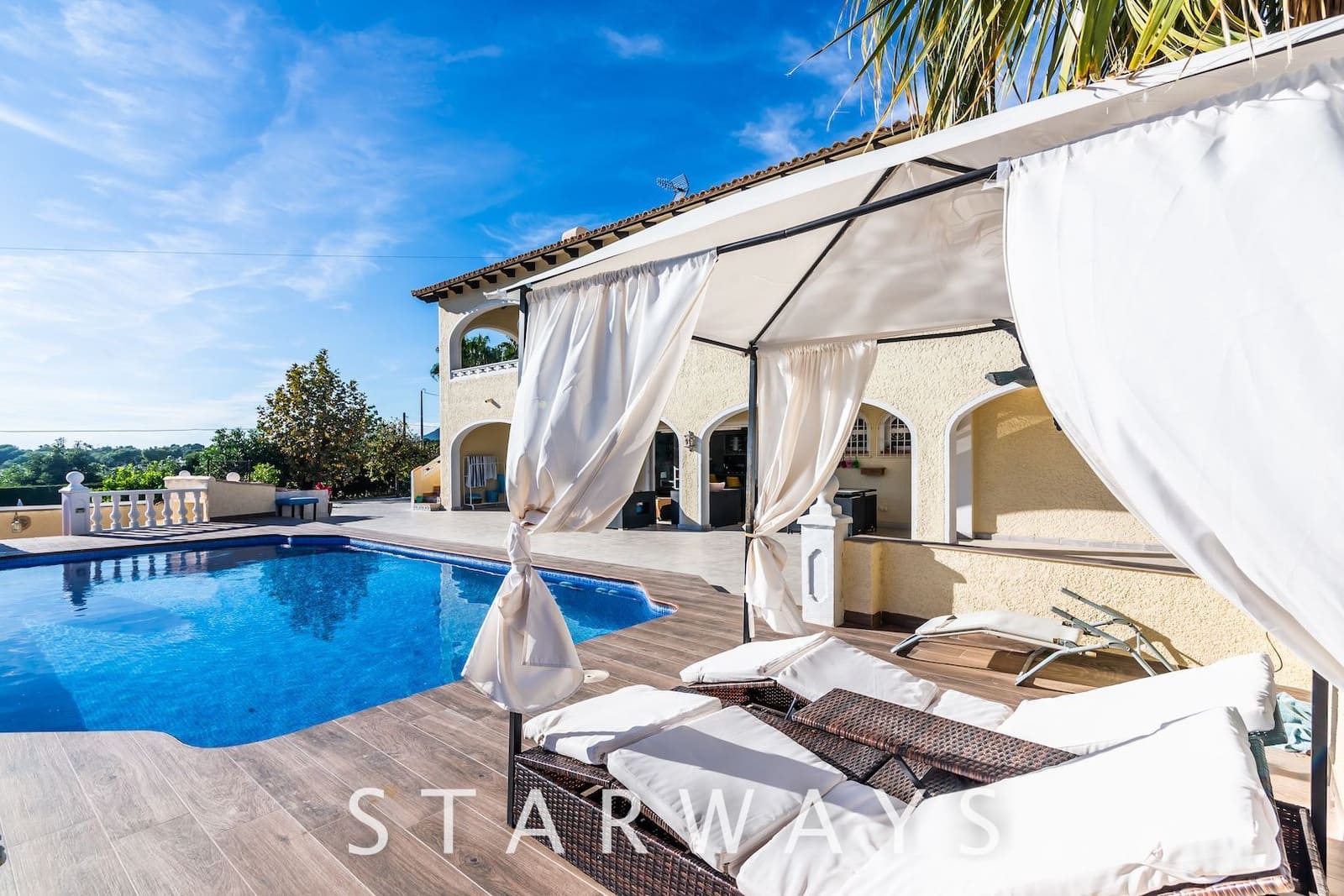 5 bedroom Villa for sale in Alfaz del Pi / L'Alfas del Pi with pool - € 745,000 (Ref: 7665377)