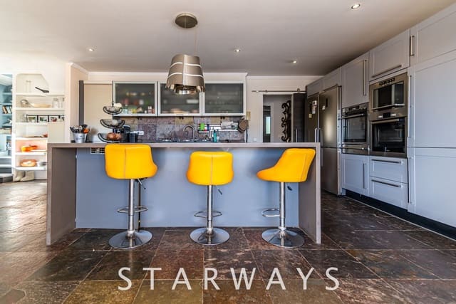 5 makuuhuone Huvila myytävänä paikassa Alfaz del Pi / L'Alfàs del Pi mukana uima-altaan - 745 000 € (Ref: 7665377)