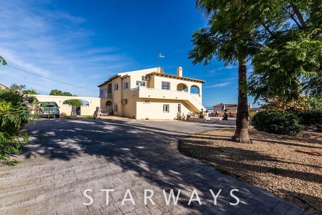 5 makuuhuone Huvila myytävänä paikassa Alfaz del Pi / L'Alfàs del Pi mukana uima-altaan - 745 000 € (Ref: 7665377)