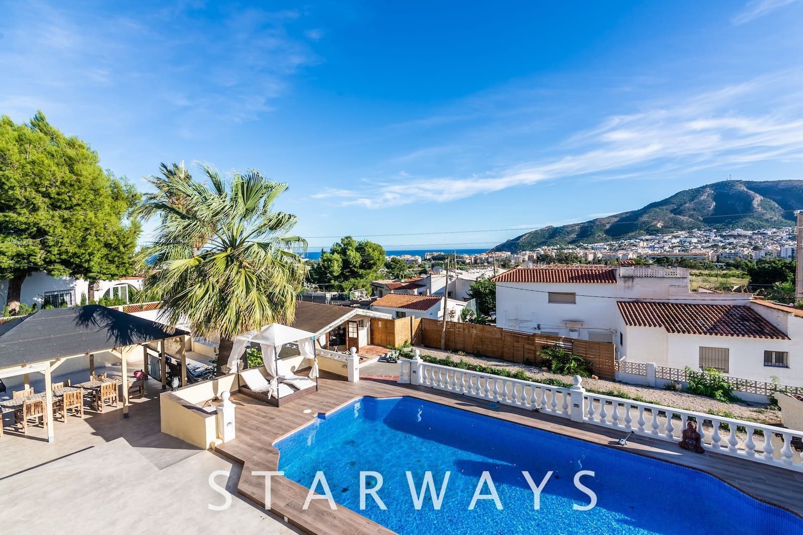 5 bedroom Villa for sale in Alfaz del Pi / L'Alfas del Pi with pool - € 745,000 (Ref: 7665377)