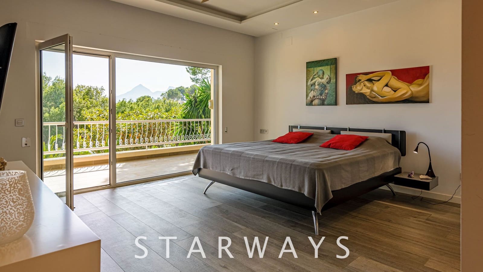 4 bedroom Villa for sale in Altea with pool garage - € 1,850,000 (Ref: 7665379)