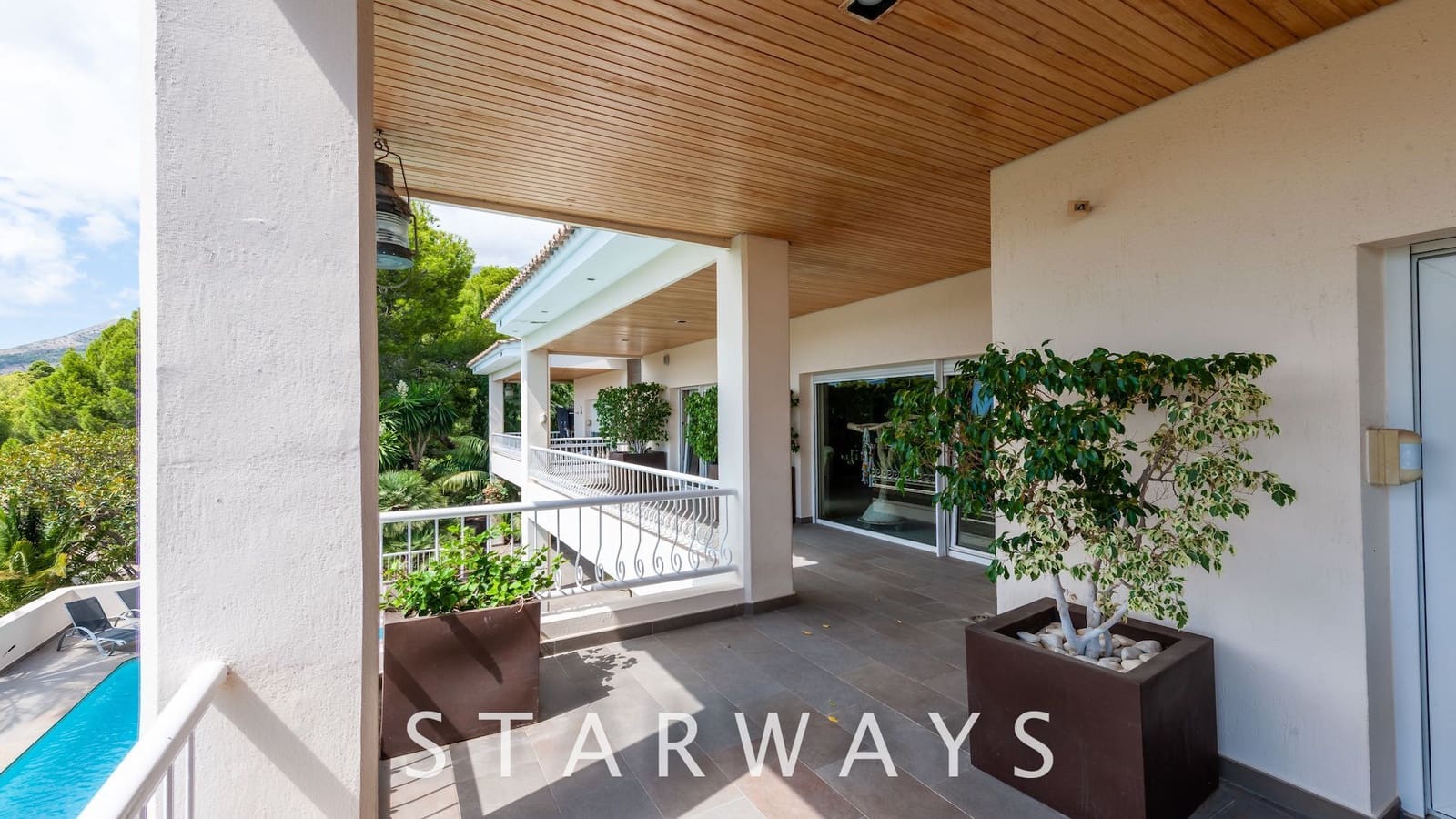 4 bedroom Villa for sale in Altea with pool garage - € 1,850,000 (Ref: 7665379)