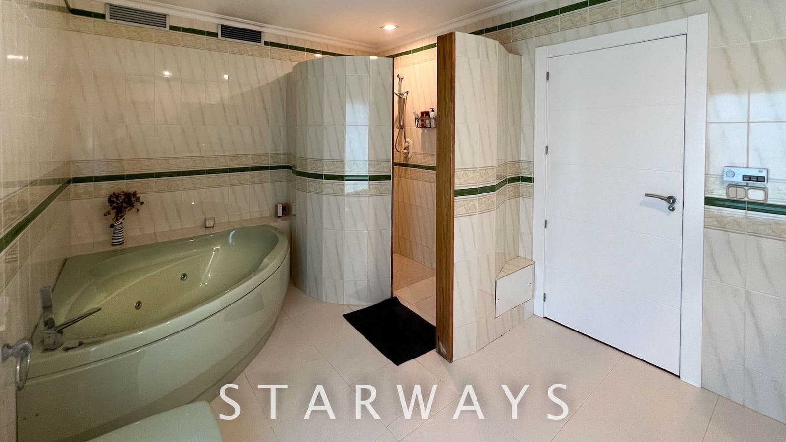 4 bedroom Villa for sale in Altea with pool garage - € 1,850,000 (Ref: 7665379)