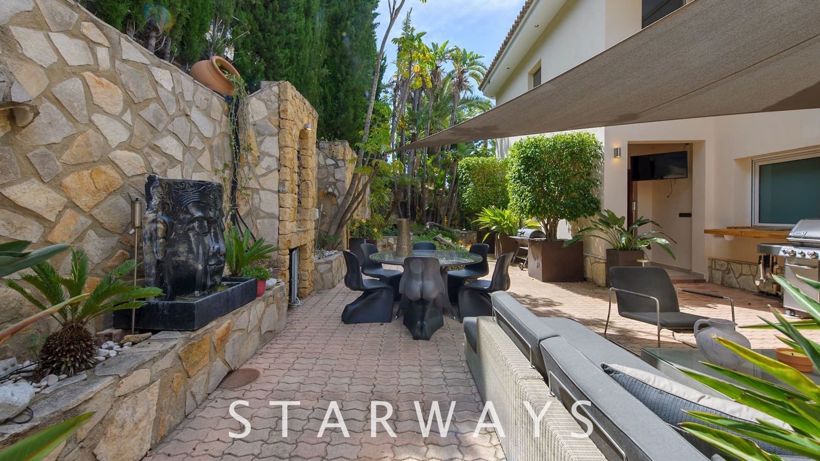 4 bedroom Villa for sale in Altea with pool garage - € 1,850,000 (Ref: 7665379)