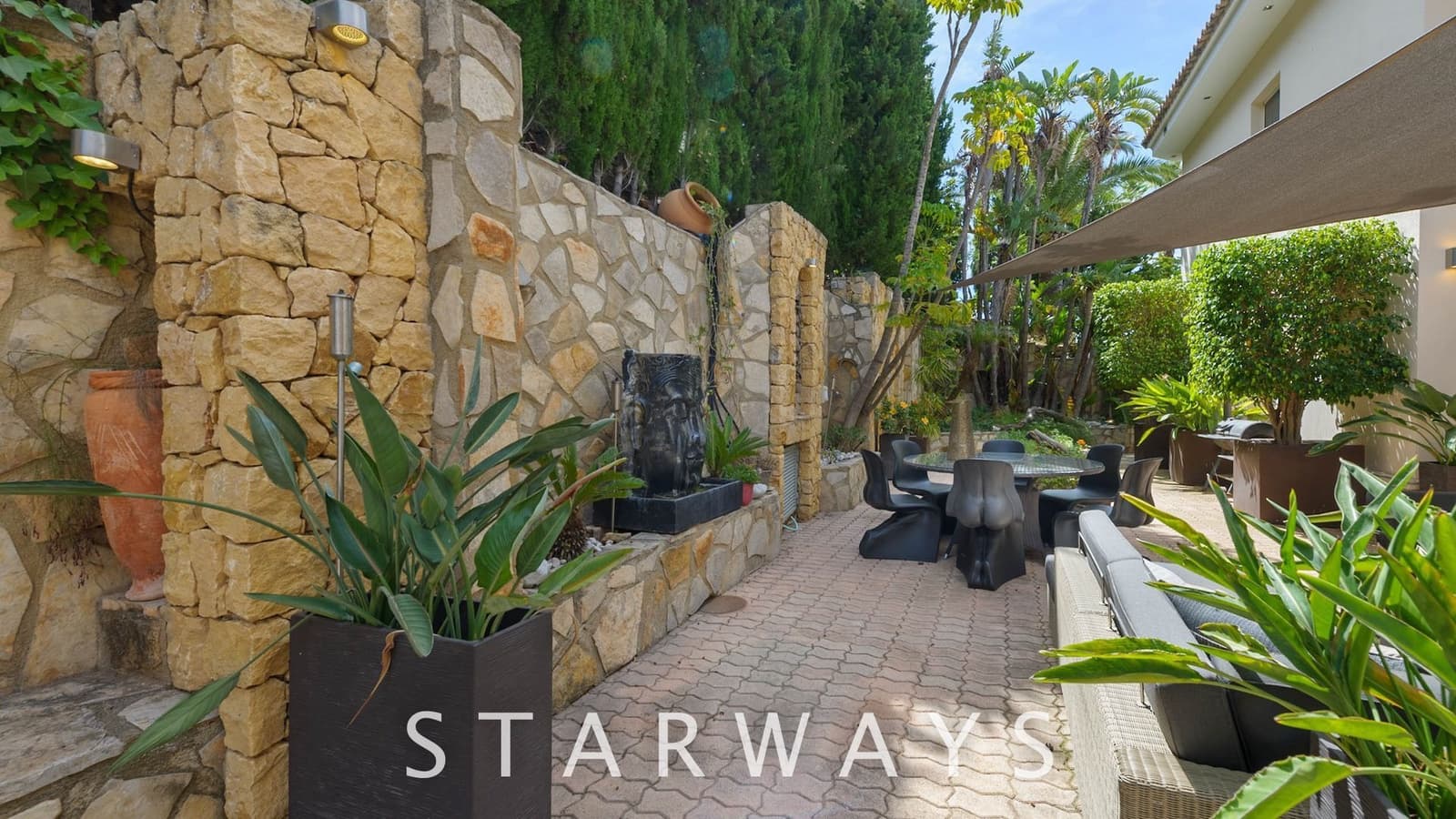 4 bedroom Villa for sale in Altea with pool garage - € 1,850,000 (Ref: 7665379)