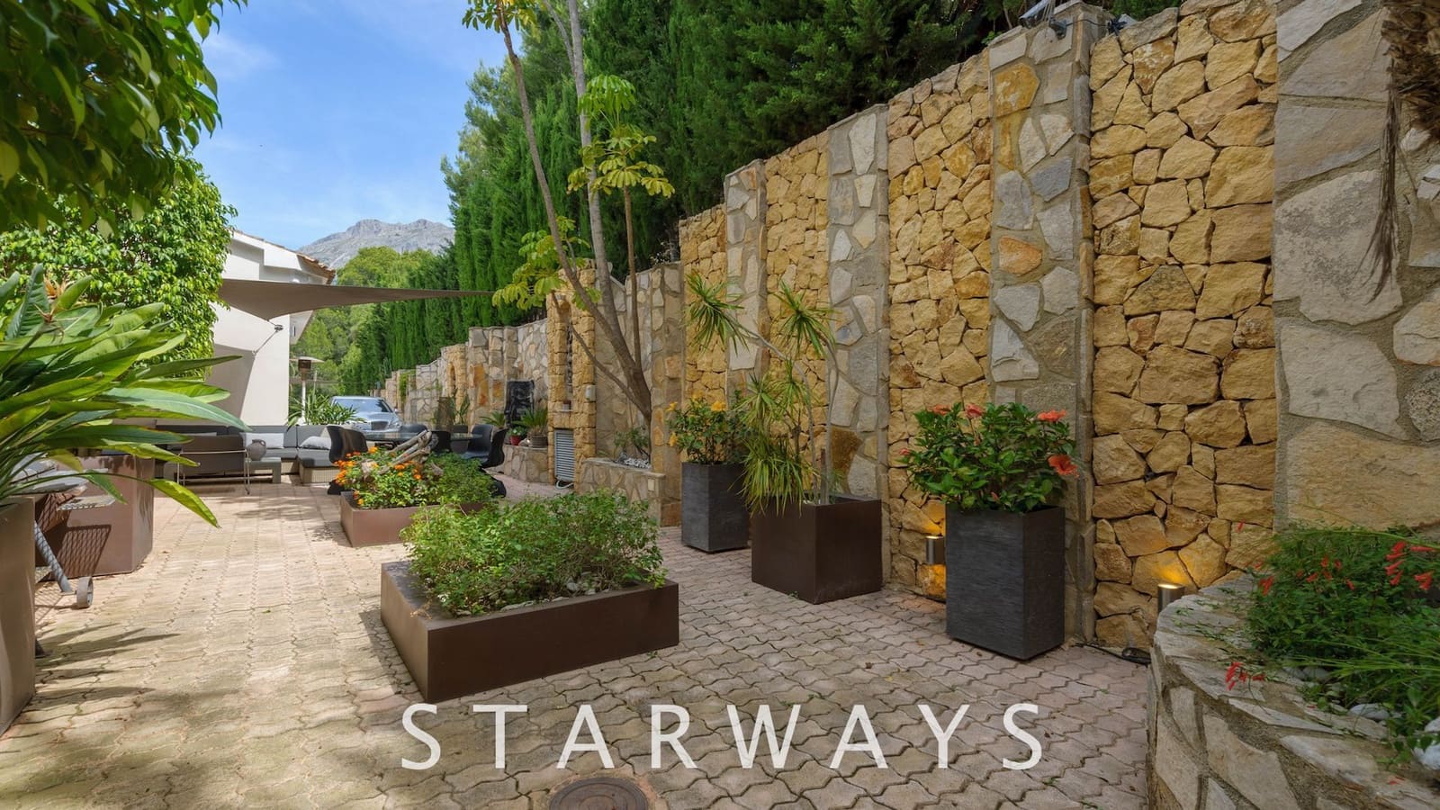 4 bedroom Villa for sale in Altea with pool garage - € 1,850,000 (Ref: 7665379)