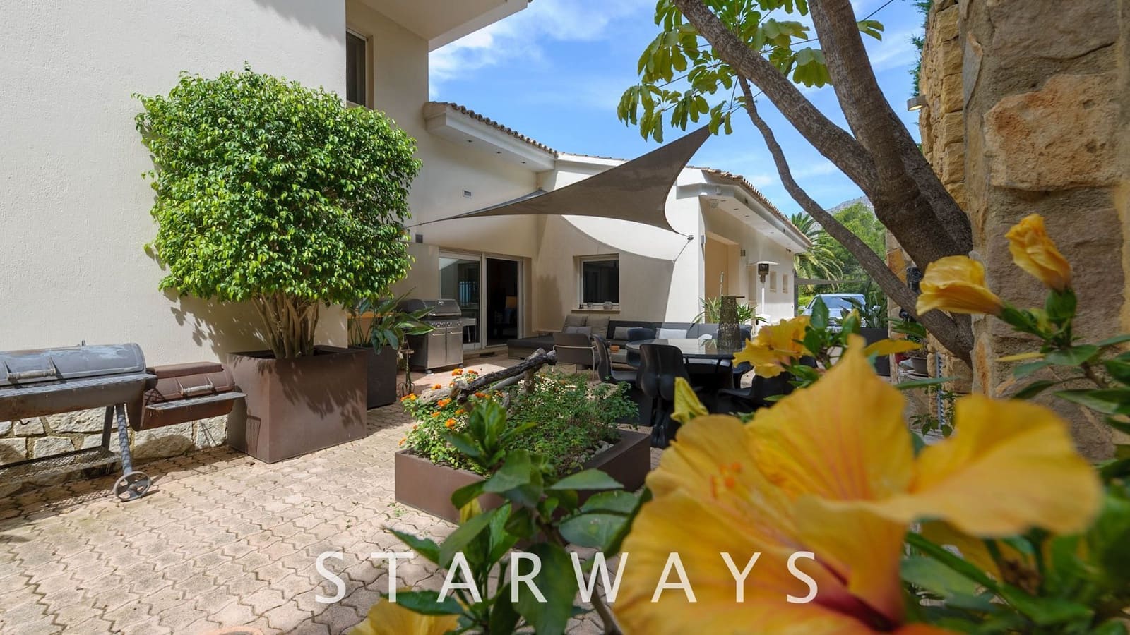 4 bedroom Villa for sale in Altea with pool garage - € 1,850,000 (Ref: 7665379)