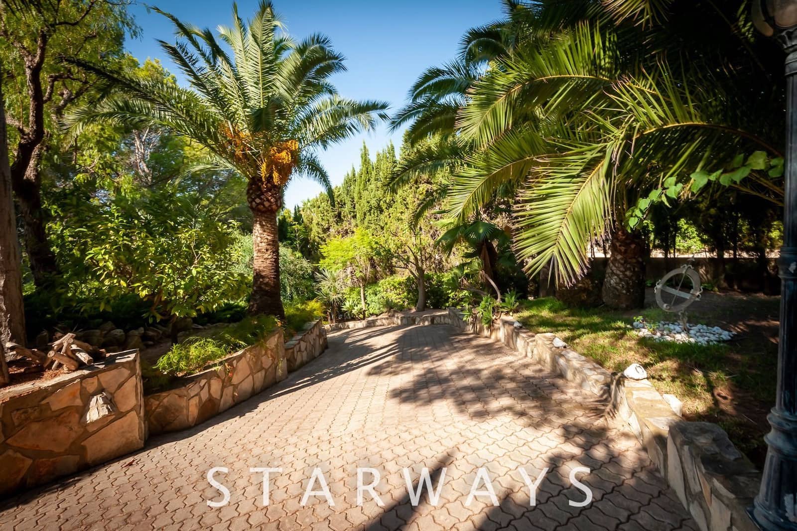 4 bedroom Villa for sale in Altea with pool garage - € 1,850,000 (Ref: 7665379)