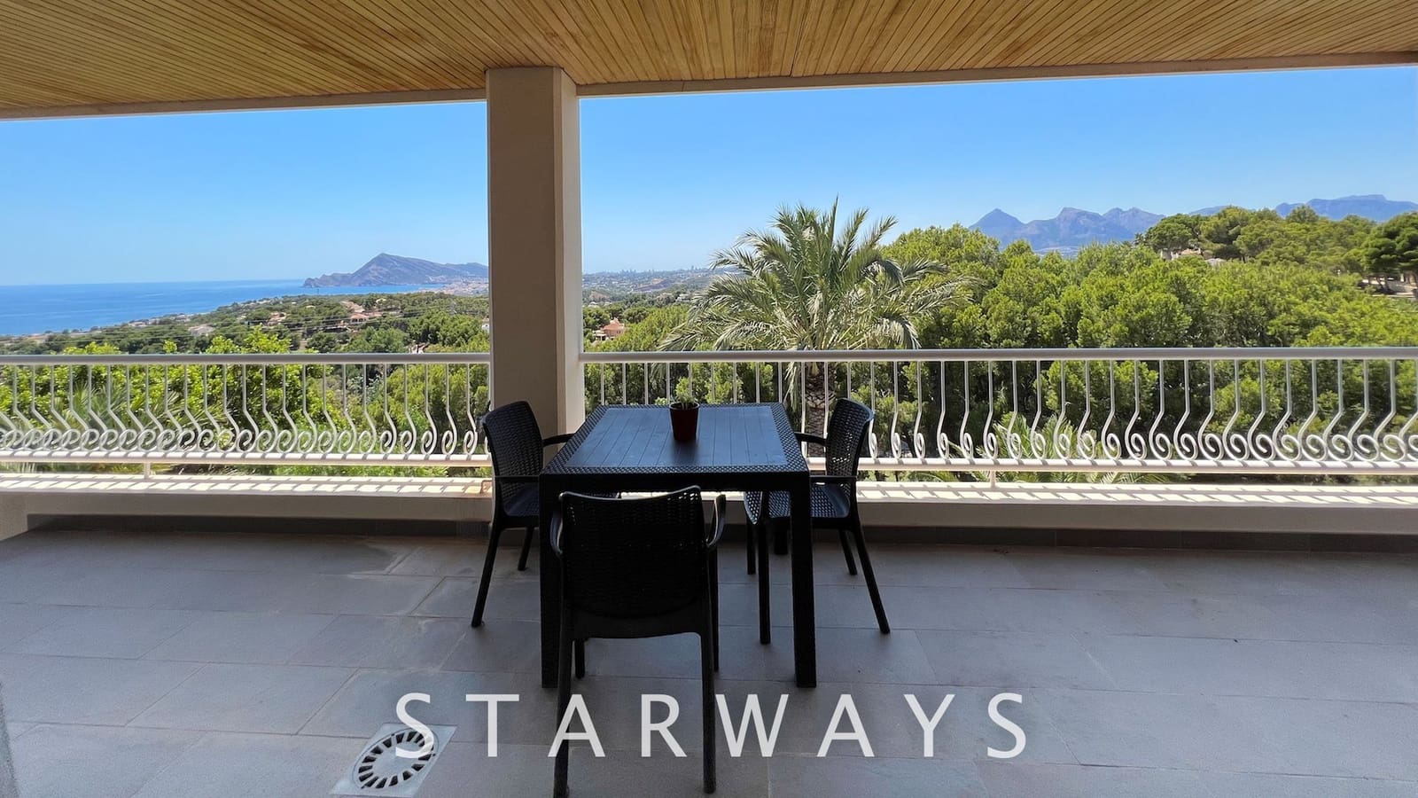 4 bedroom Villa for sale in Altea with pool garage - € 1,850,000 (Ref: 7665379)