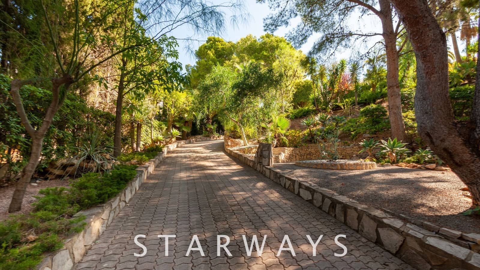 4 bedroom Villa for sale in Altea with pool garage - € 1,850,000 (Ref: 7665379)