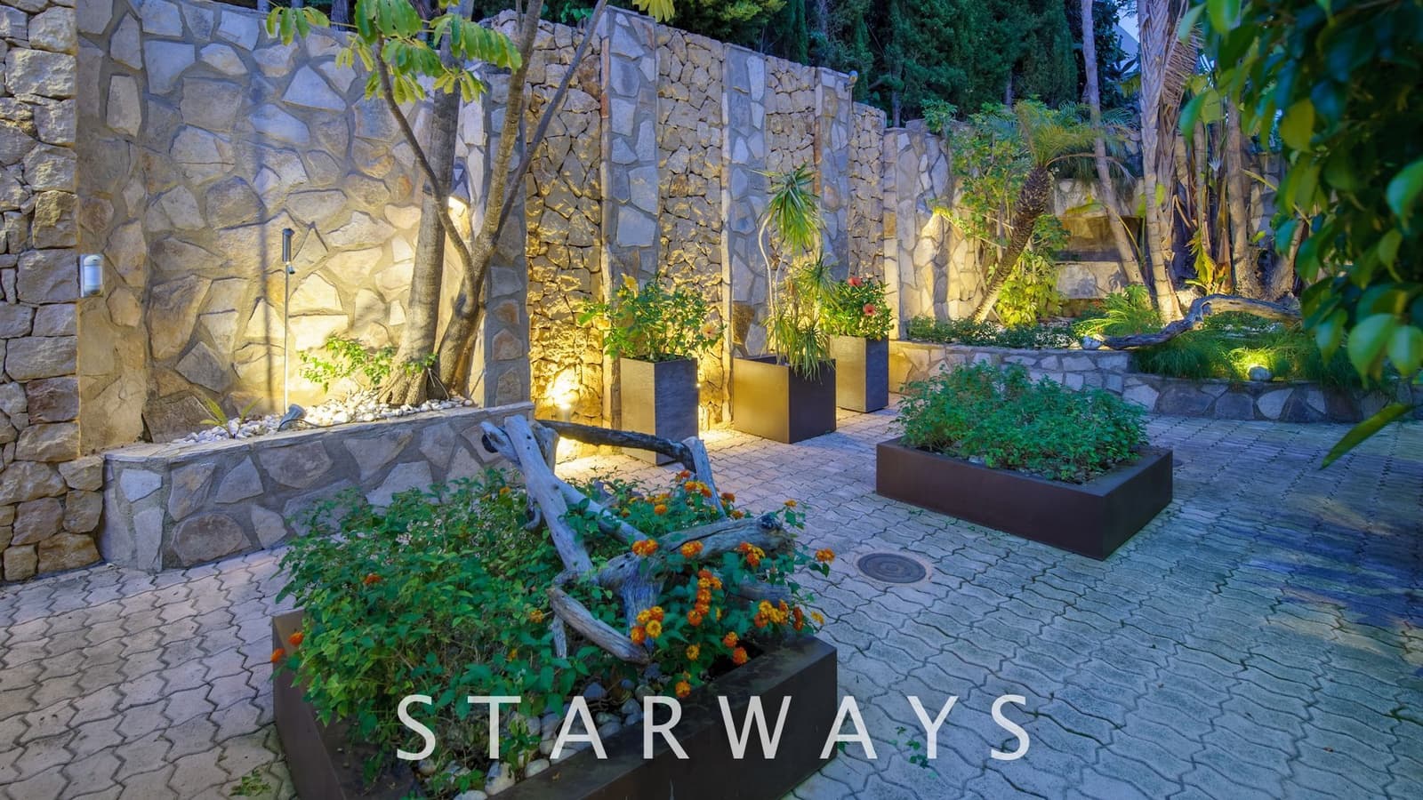 4 bedroom Villa for sale in Altea with pool garage - € 1,850,000 (Ref: 7665379)