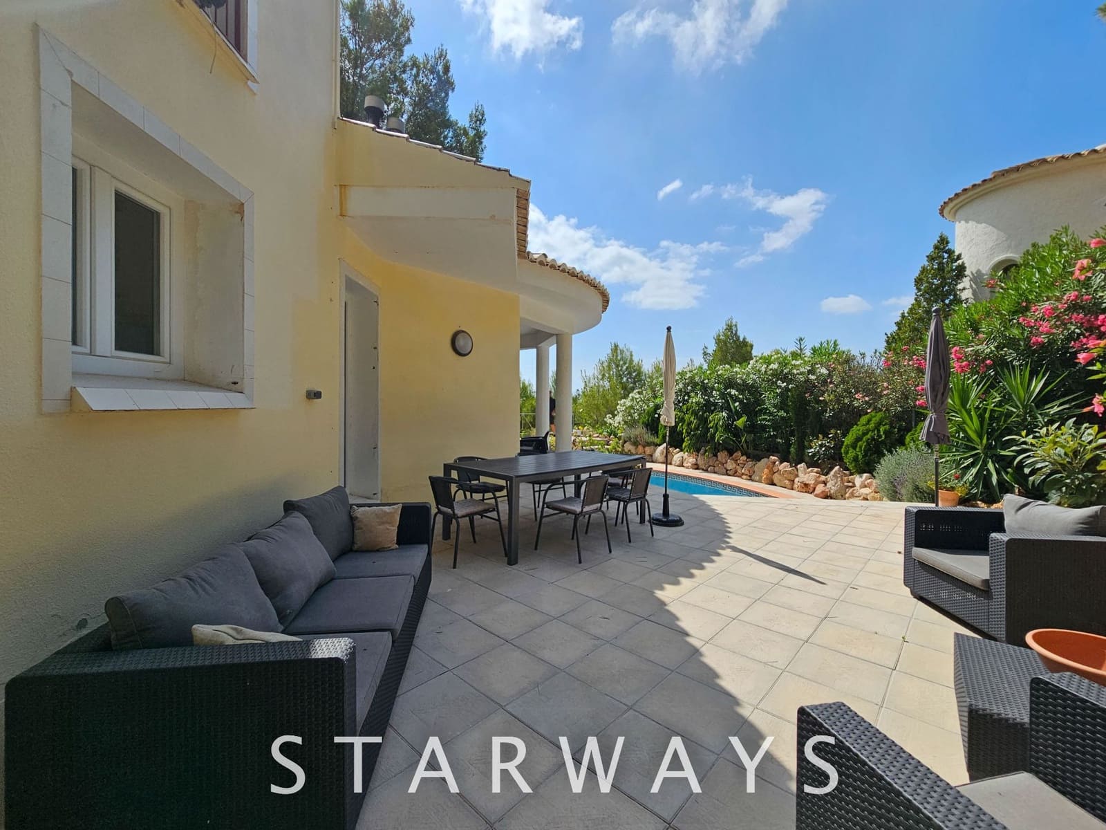 4 soveværelse Villa til salg i Callosa d'En Sarria med swimmingpool garage - € 525.000 (Ref: 7733835)