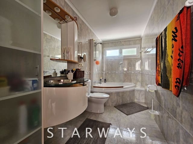 4 sypialnia Willa na sprzedaż w Altea z basenem garażem - 525 000 € (Ref: 8255553)
