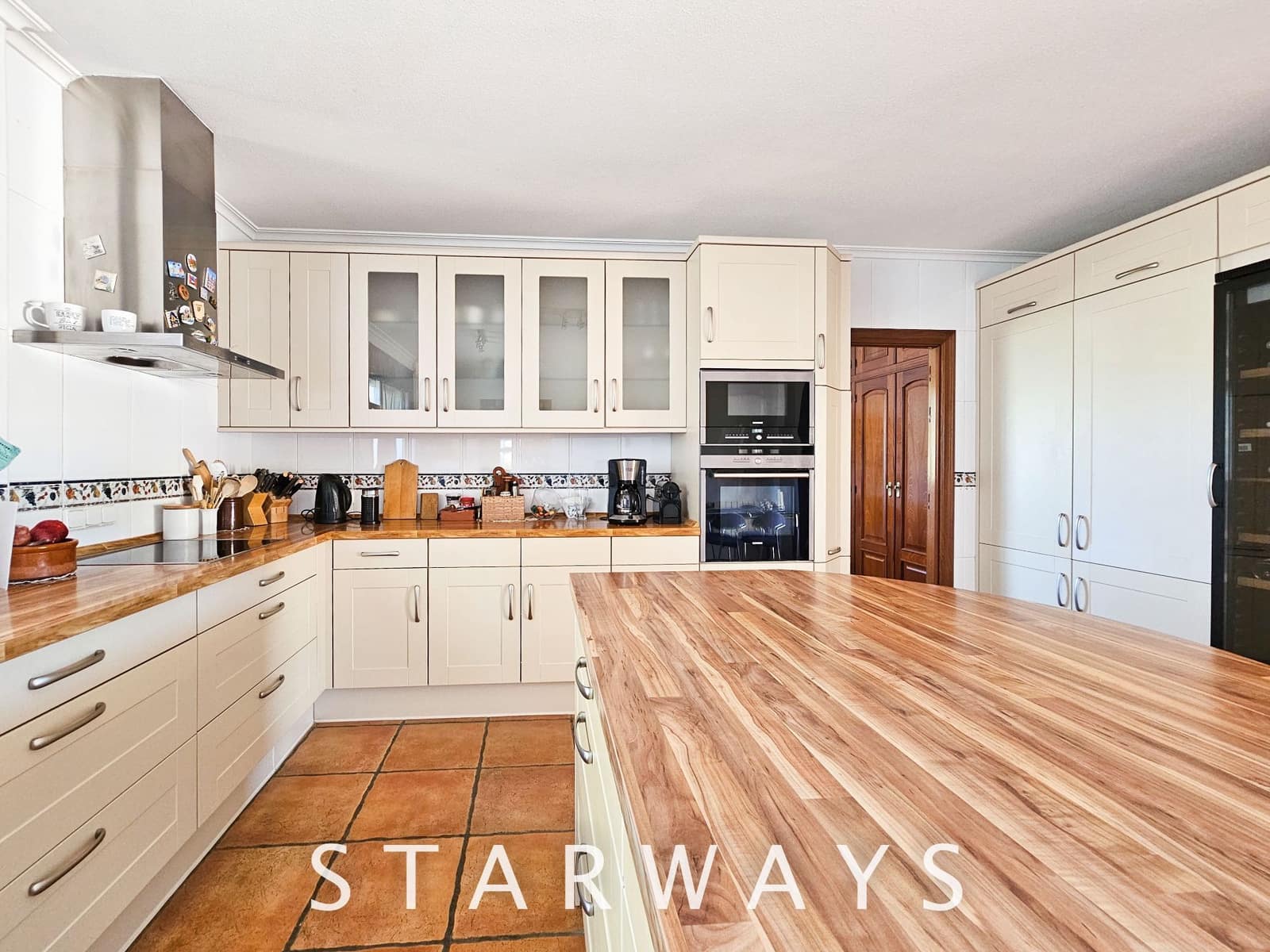 8 Zimmer Villa zu verkaufen in Alfaz del Pi / L'Alfas del Pi mit Pool Garage - 1.750.000 € (Ref: 8288970)