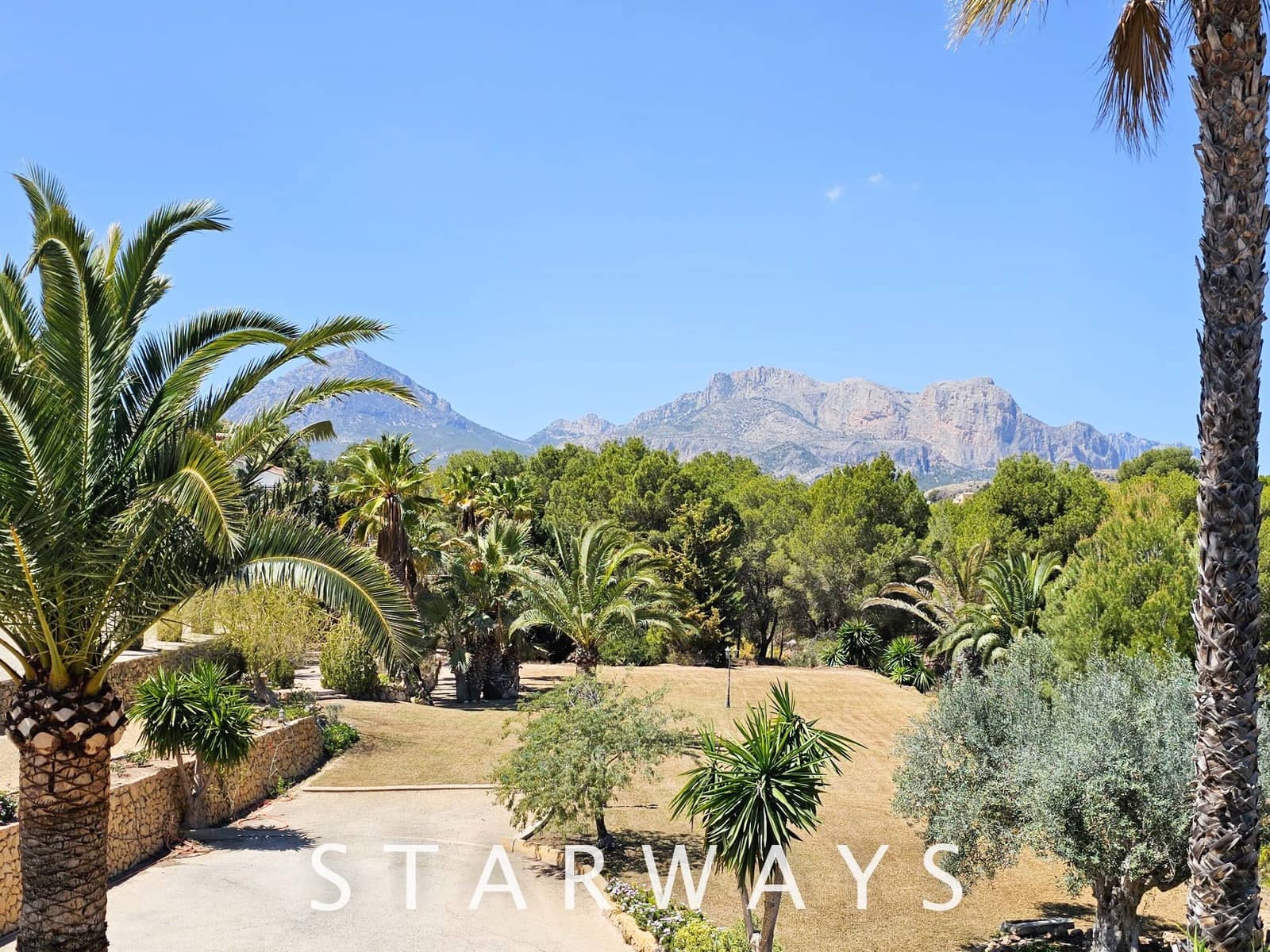 8 Zimmer Villa zu verkaufen in Alfaz del Pi / L'Alfas del Pi mit Pool Garage - 1.750.000 € (Ref: 8288970)