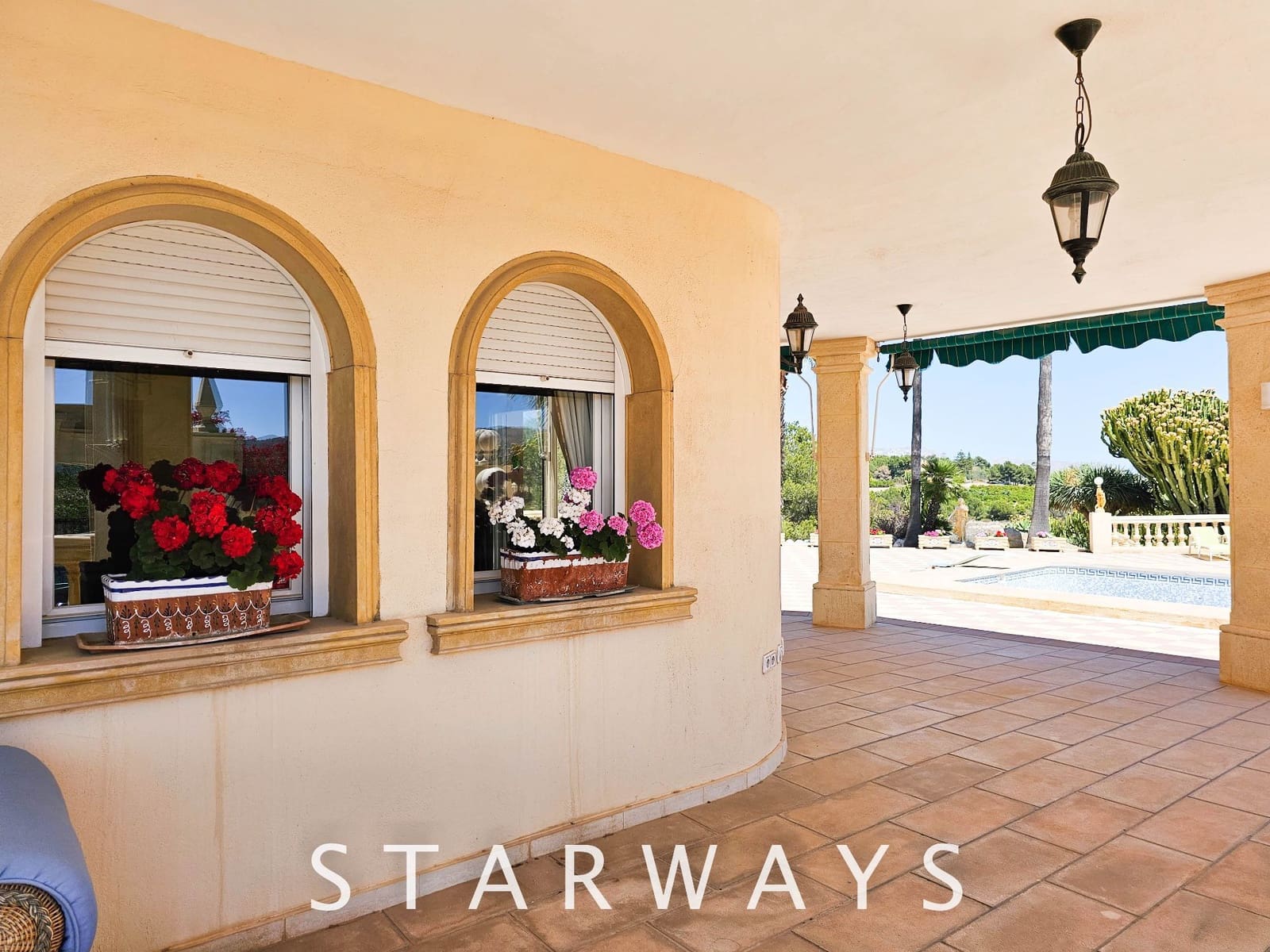 8 Zimmer Villa zu verkaufen in Alfaz del Pi / L'Alfas del Pi mit Pool Garage - 1.750.000 € (Ref: 8288970)