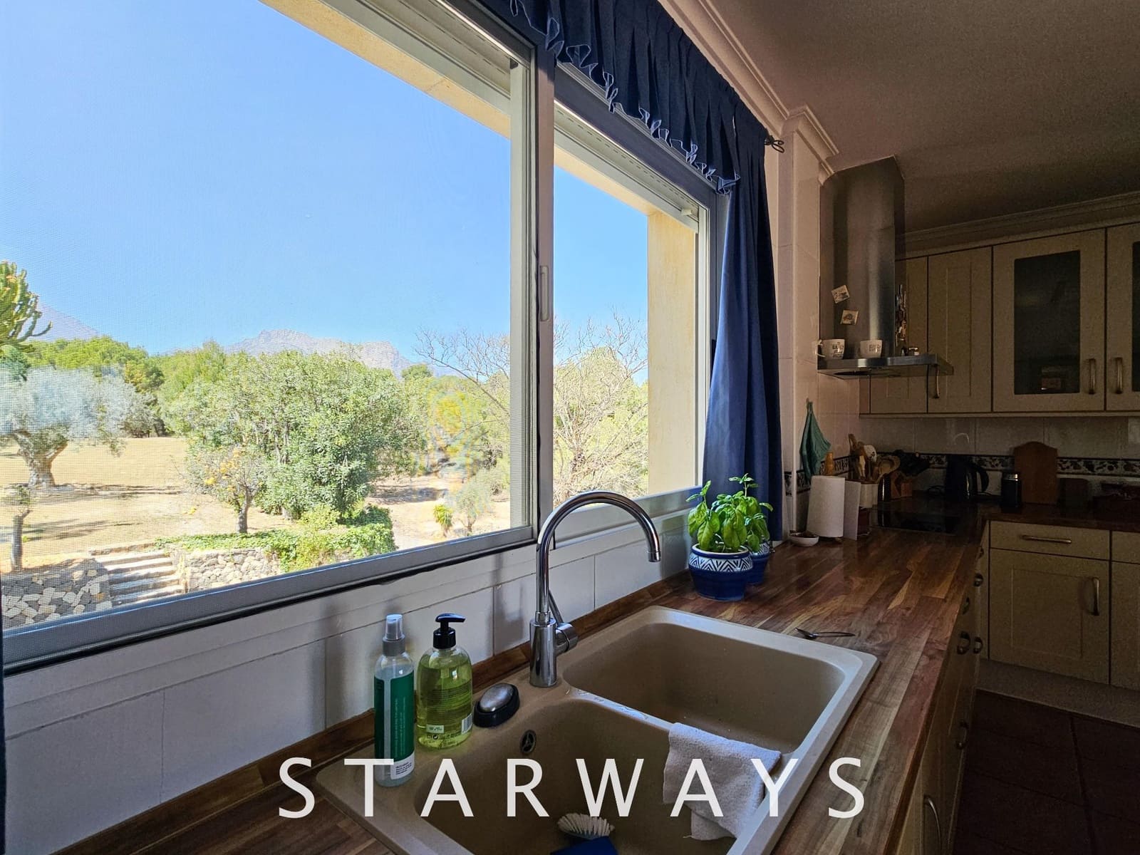 8 Zimmer Villa zu verkaufen in Alfaz del Pi / L'Alfas del Pi mit Pool Garage - 1.750.000 € (Ref: 8288970)