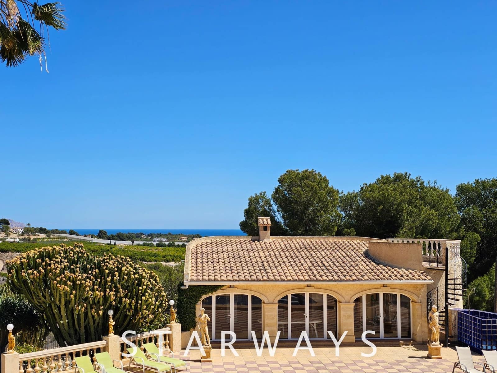 8 Zimmer Villa zu verkaufen in Alfaz del Pi / L'Alfas del Pi mit Pool Garage - 1.750.000 € (Ref: 8288970)