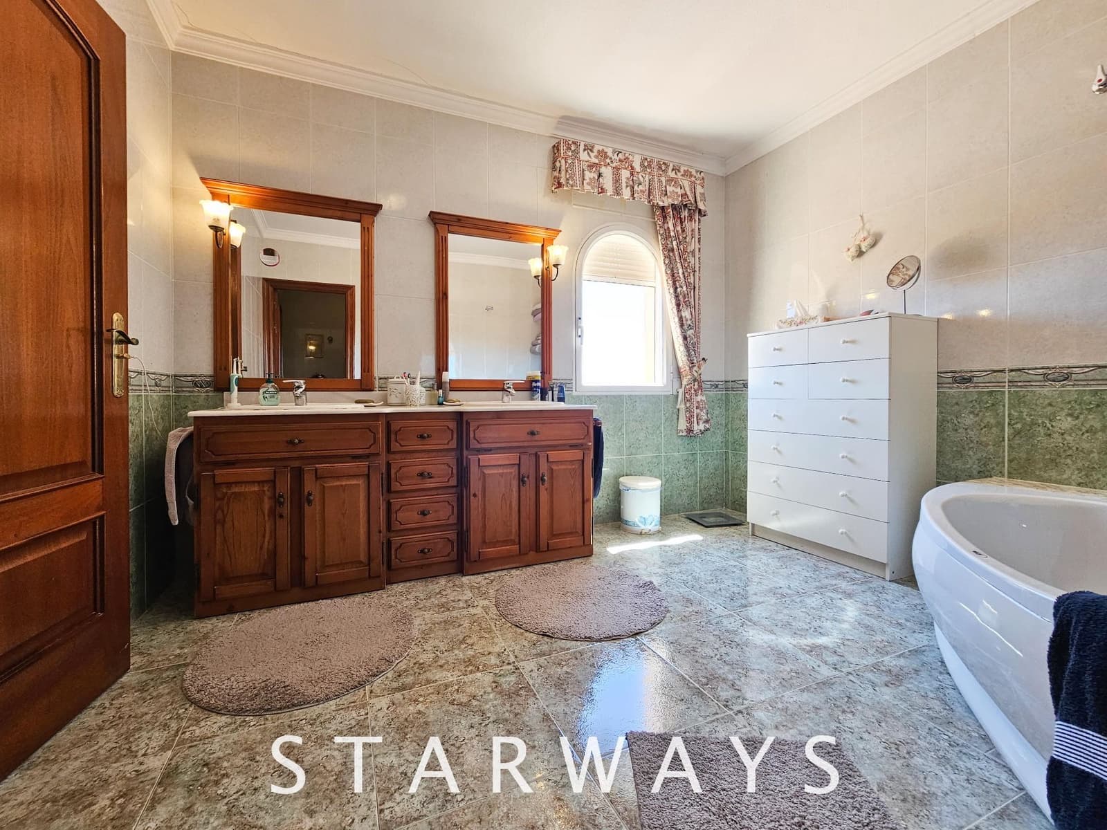 8 Zimmer Villa zu verkaufen in Alfaz del Pi / L'Alfas del Pi mit Pool Garage - 1.750.000 € (Ref: 8288970)