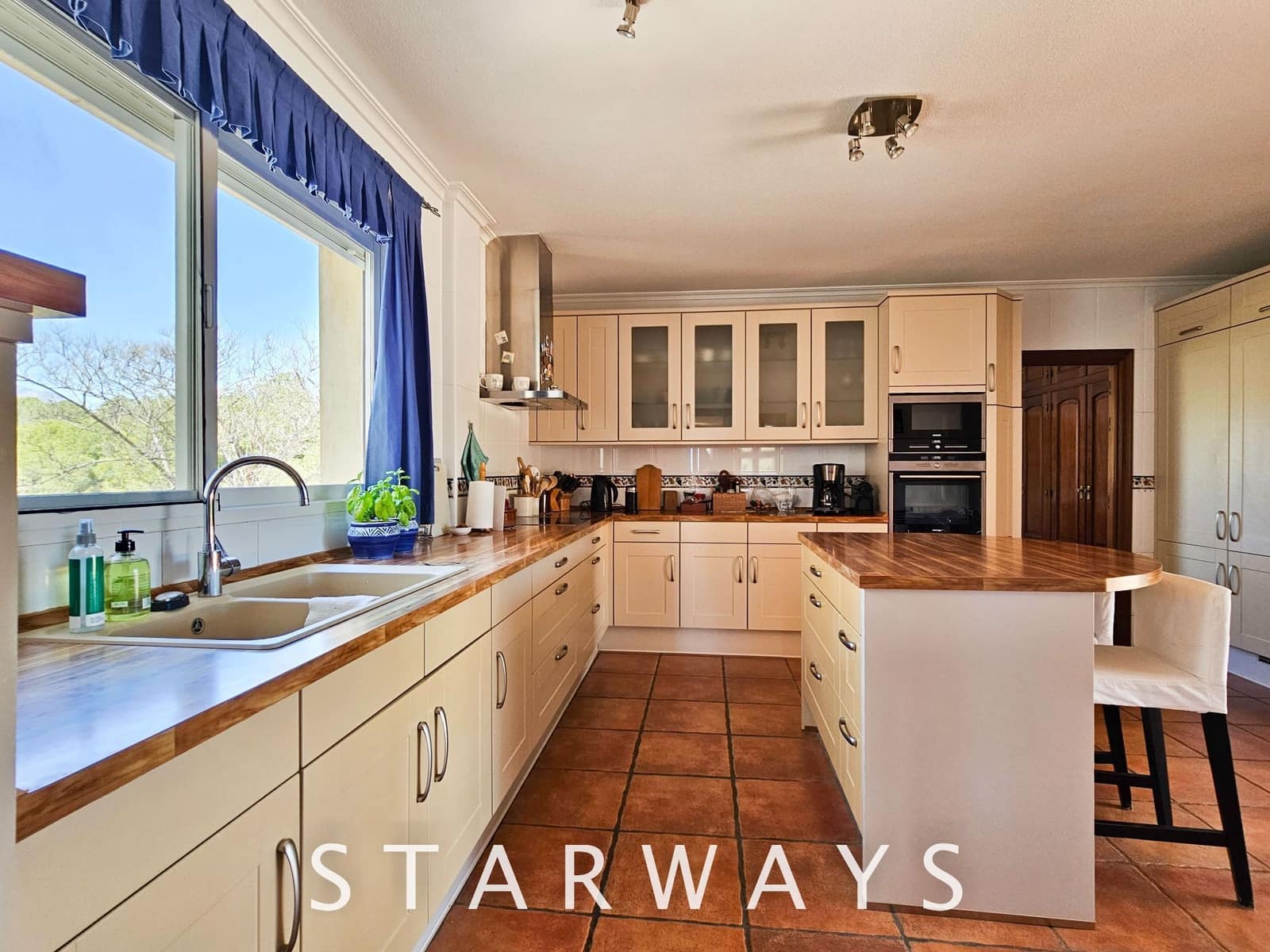 8 Zimmer Villa zu verkaufen in Alfaz del Pi / L'Alfas del Pi mit Pool Garage - 1.750.000 € (Ref: 8288970)