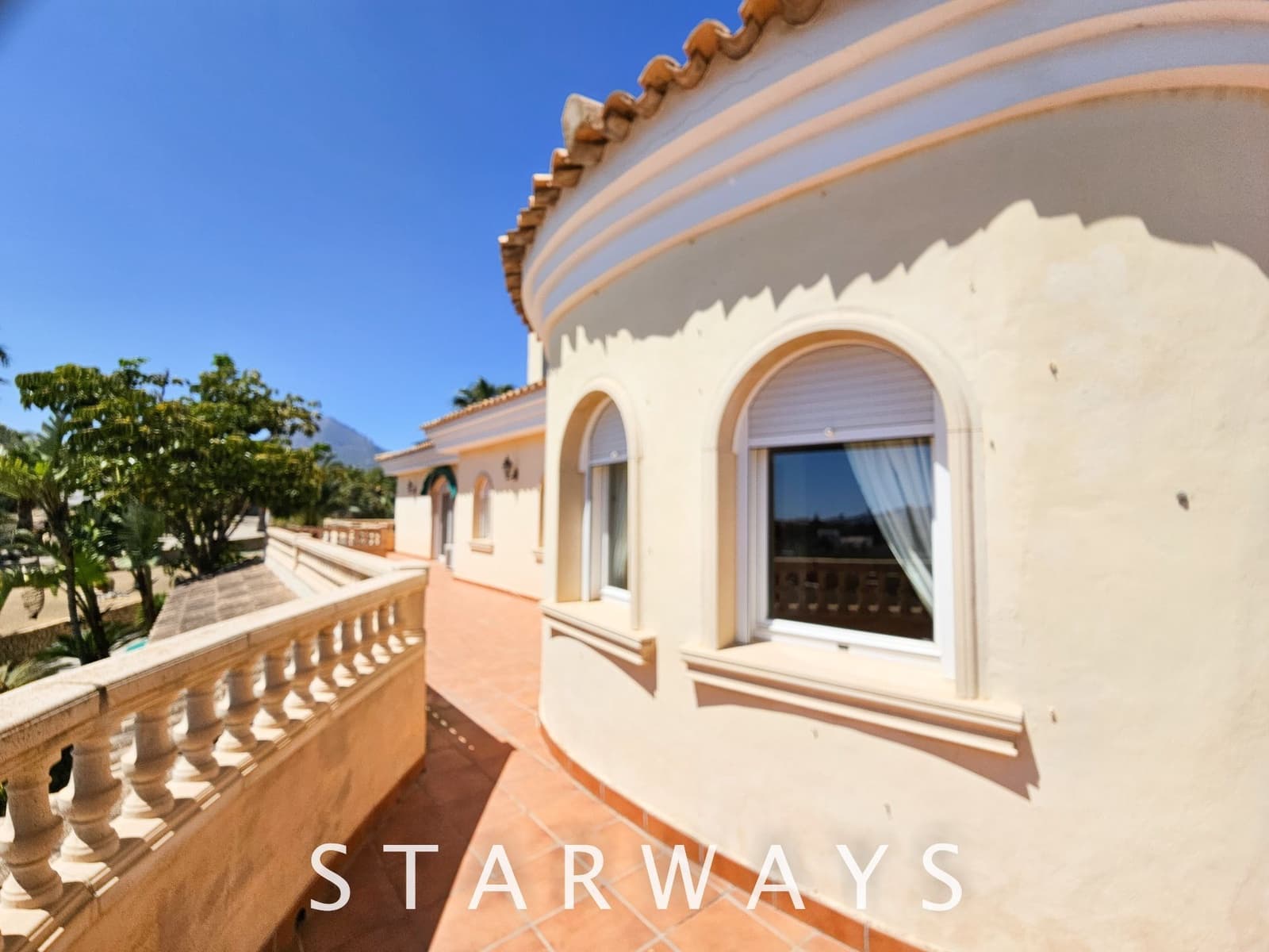 8 Zimmer Villa zu verkaufen in Alfaz del Pi / L'Alfas del Pi mit Pool Garage - 1.750.000 € (Ref: 8288970)