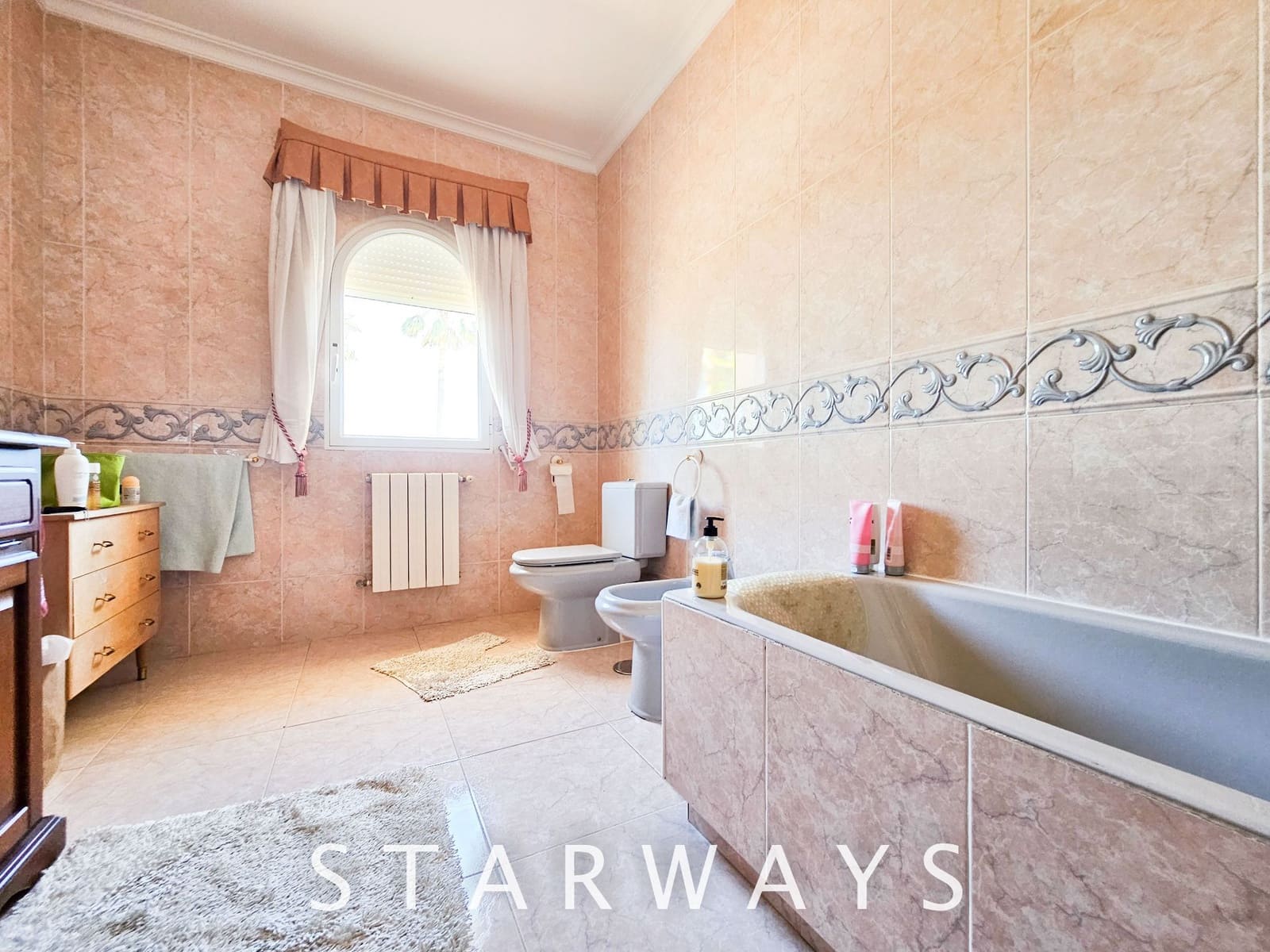 8 Zimmer Villa zu verkaufen in Alfaz del Pi / L'Alfas del Pi mit Pool Garage - 1.750.000 € (Ref: 8288970)