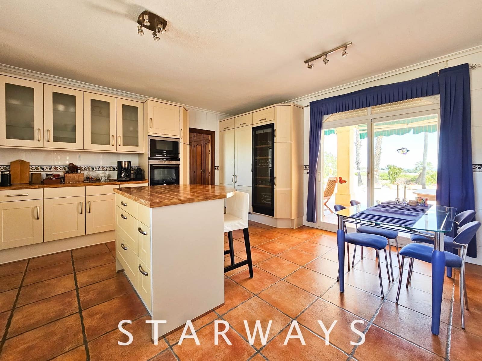 8 Zimmer Villa zu verkaufen in Alfaz del Pi / L'Alfas del Pi mit Pool Garage - 1.750.000 € (Ref: 8288970)